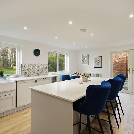 Victorian Retreat In Liverpool Knowsley Exterior photo