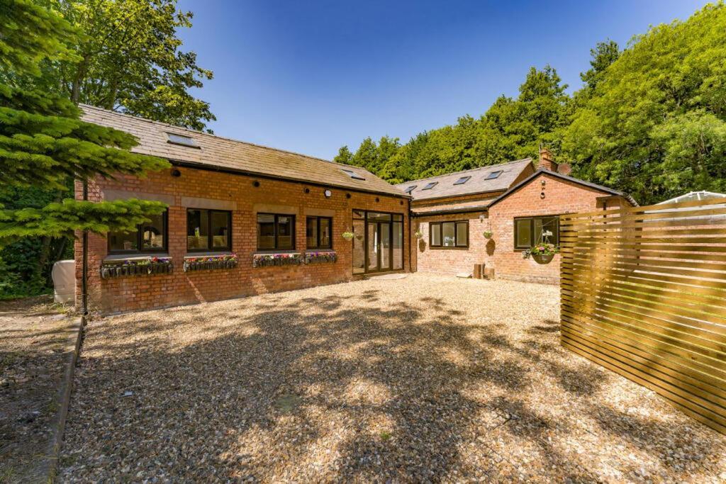 Victorian Retreat In Liverpool Knowsley Exterior photo