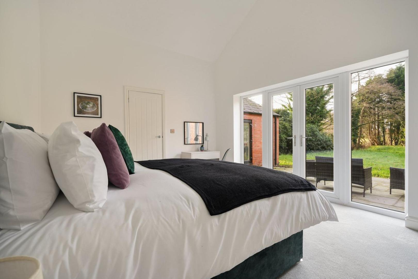 Victorian Retreat In Liverpool Knowsley Exterior photo